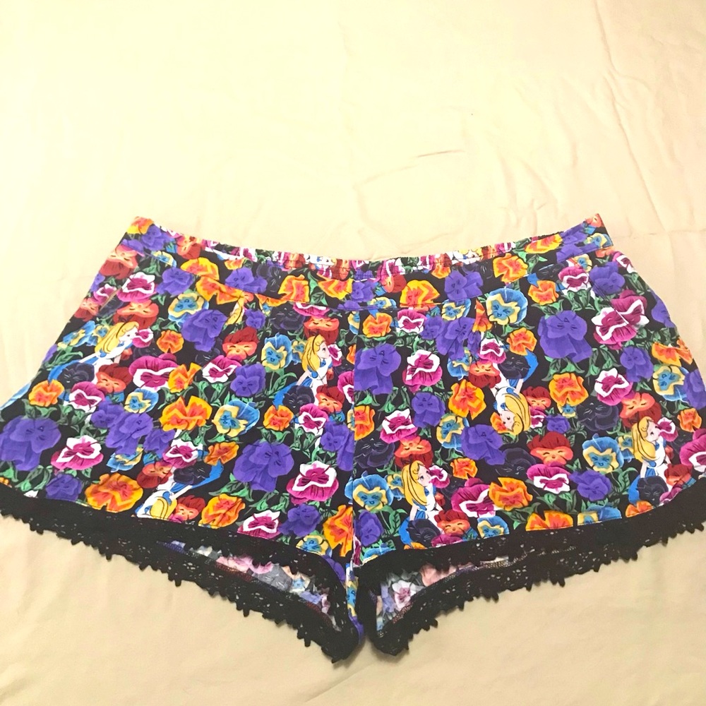 Alice in Wonderland 2x challis shorts NWT